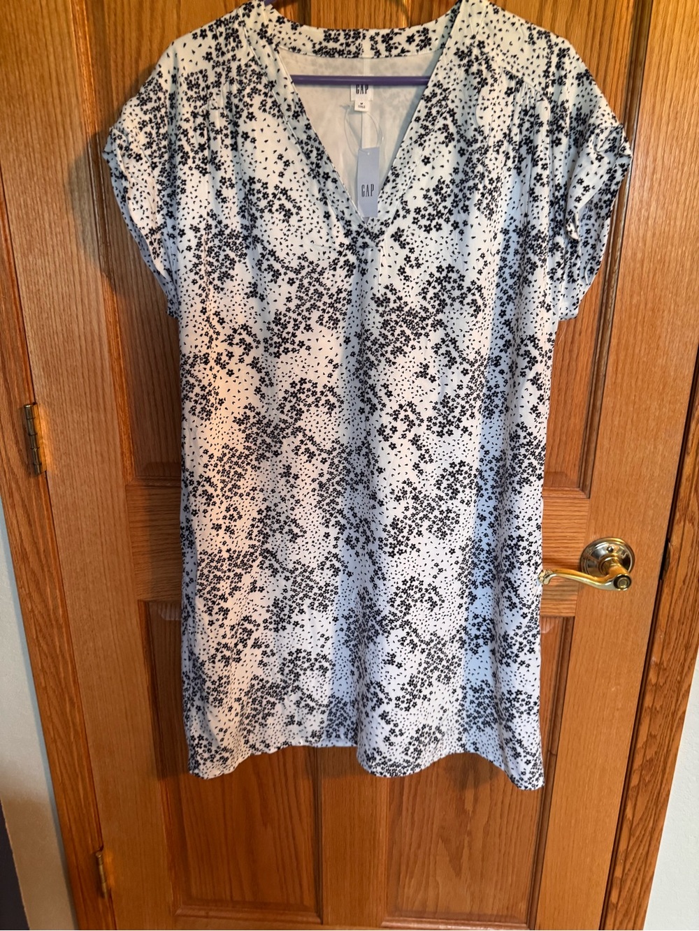 GAP Black Floral Print White V-Neck Shift Dress
